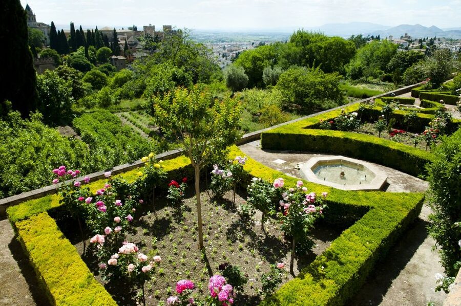 Granada: Alhambra Palace Guided Tour - The Generalife Gardens and the value of water