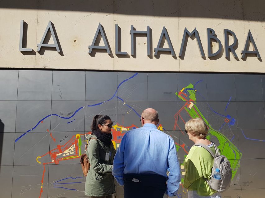 Granada: Alhambra Regular Tour - Palace of Charles V, a striking change of style
