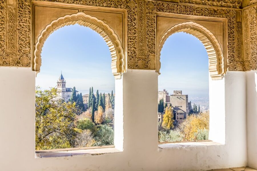 Granada: Alhambra Small Group Tour with Nasrid Palaces - Small group size and guide quality
