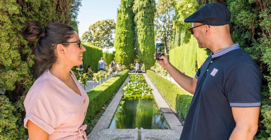 Granada: Alhambra Ticket and Guided Tour with Nasrid Palaces - The Nasrid Palaces and Patio de los Leones
