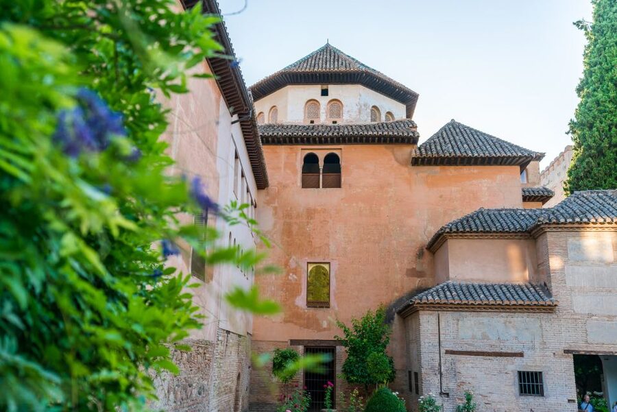 Granada: Alhambra Ticket and Guided Tour with Nasrid Palaces - The Medina and the later Christian additions