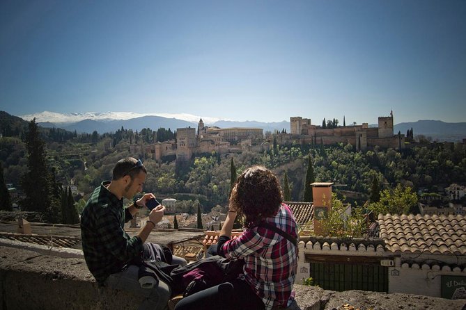 Granada and Albaicin: Wine and Tapas Tour - Calderería Nueva and Granada’s Moorish character