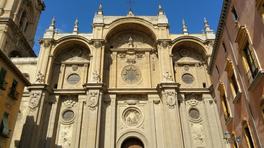 Granada: Cathedra&Royal Chapel & Albaicín skip the line Tour - Alcaicería and the Cathedral’s grand scale