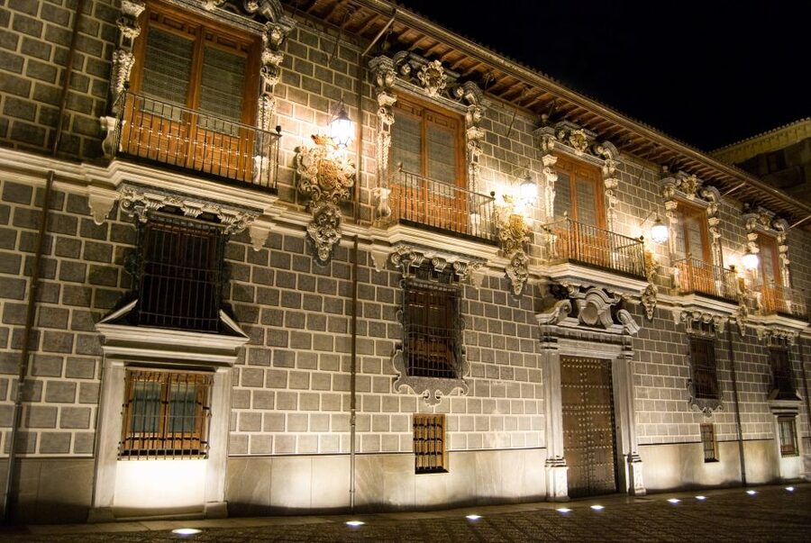 Granada: Cathedral and Royal Chapel Guided Tour with Tickets - Inside Granada Cathedral, Spain’s first Renaissance church