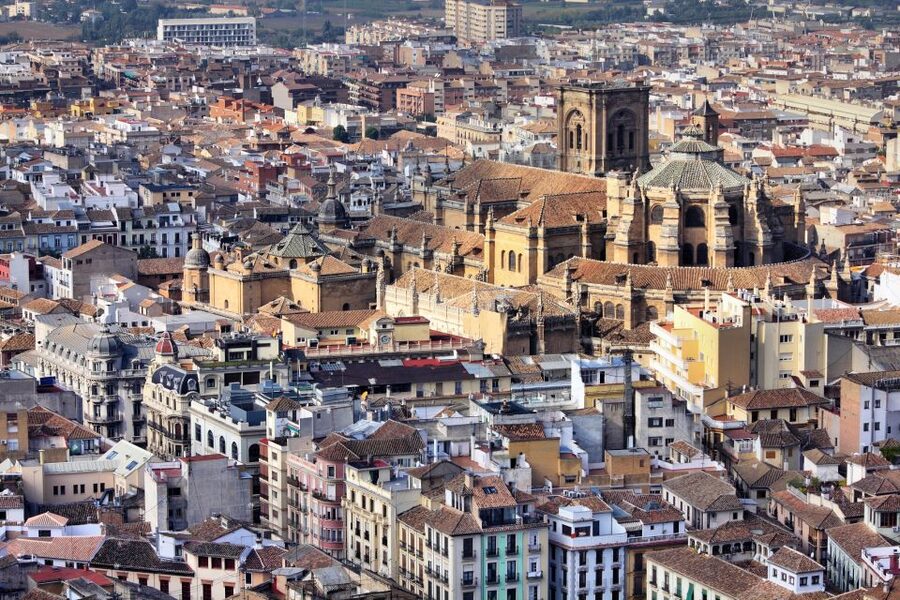 Granada: Cathedral and Royal Chapel Guided Tour with Tickets - What the guiding adds
