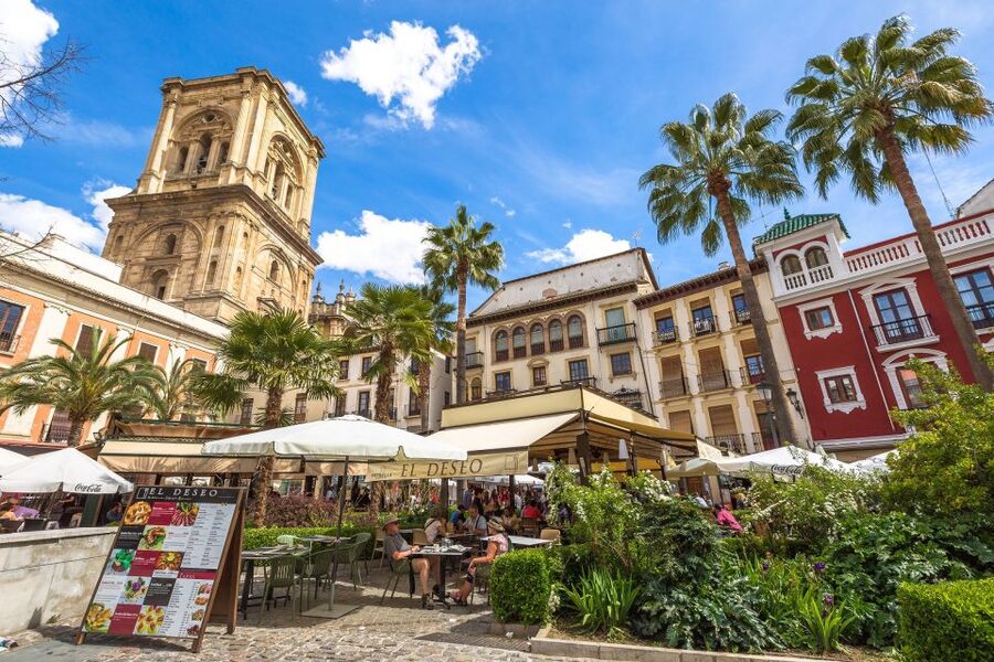 Granada: Cathedral and Royal Chapel Guided Tour with Tickets - Meeting at Plaza Isabel la Católica