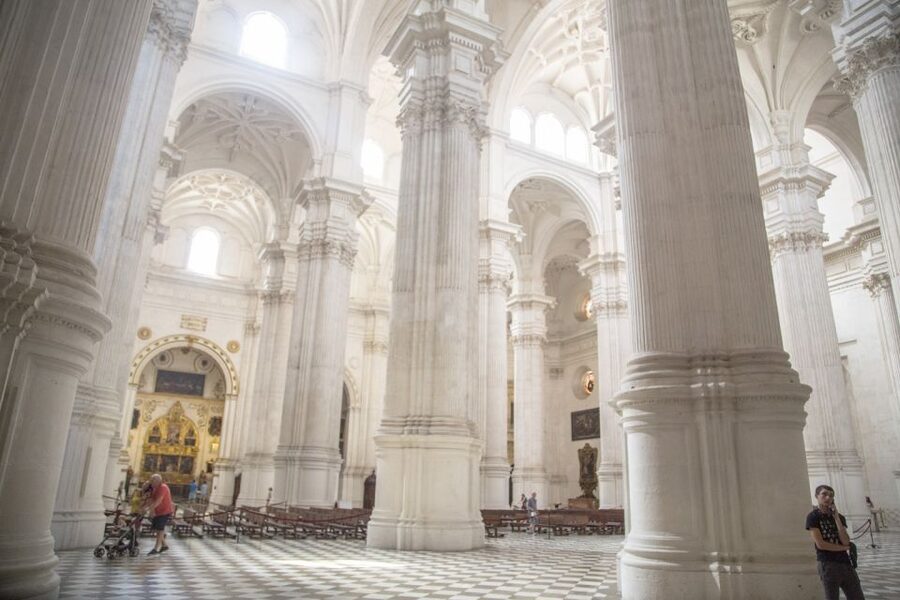 Granada: Cathedral Guided Walking Tour - Starting beneath the orange umbrella at Plaza Bib Rambla