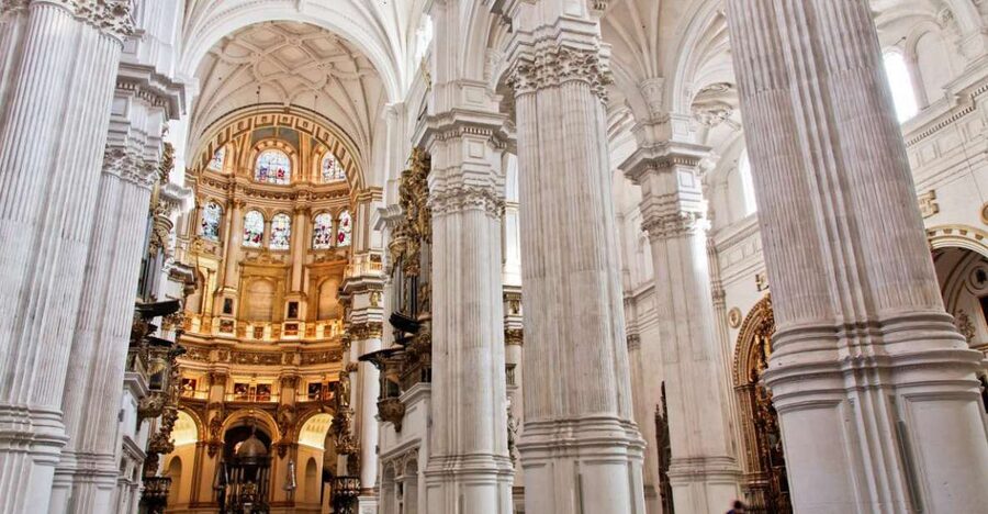 Granada: City Center, Cathedral, Capilla Tour - Colors and smells in the old silk market