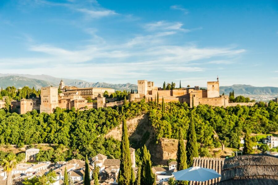 Granada City Train 1 or 2-Day Hop-On Hop-Off Ticket - Stop 8: Calle Reyes Católicos and Plaza Isabel la Católica