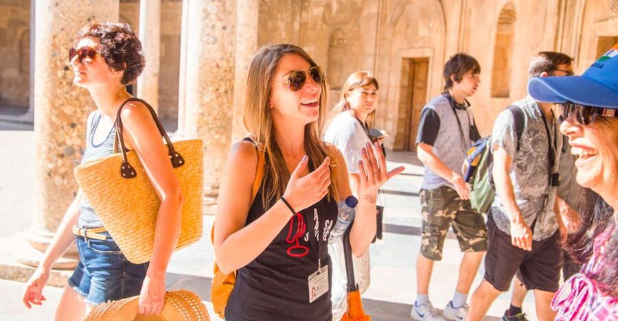 Granada: Combo Alhambra, Albaicín, and Sacromonte Tour - Free Time Between the Two Granada Walks