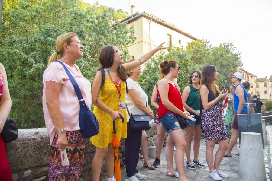 Granada: Combo Alhambra, Albaicín, and Sacromonte Tour - Sacromonte: Caves and Post-Conquest Settlements