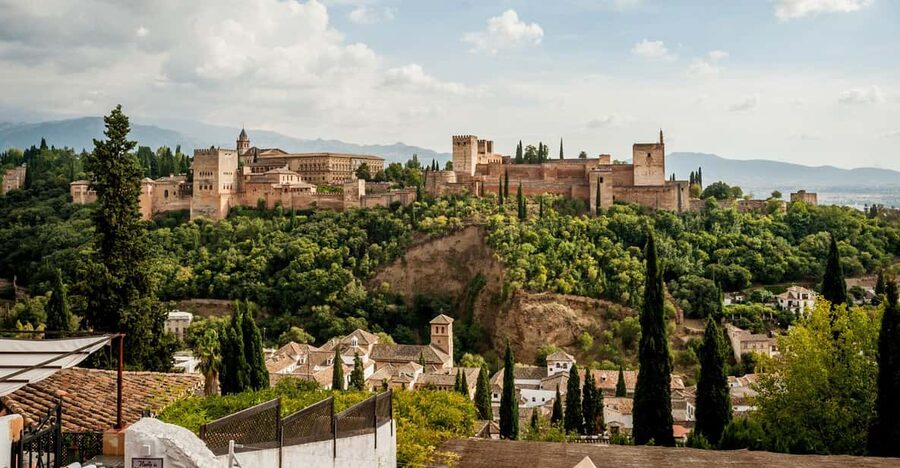 Granada: E-Bike Tour and Fast-Track Alhambra Ticket - The gap before your Alhambra entry