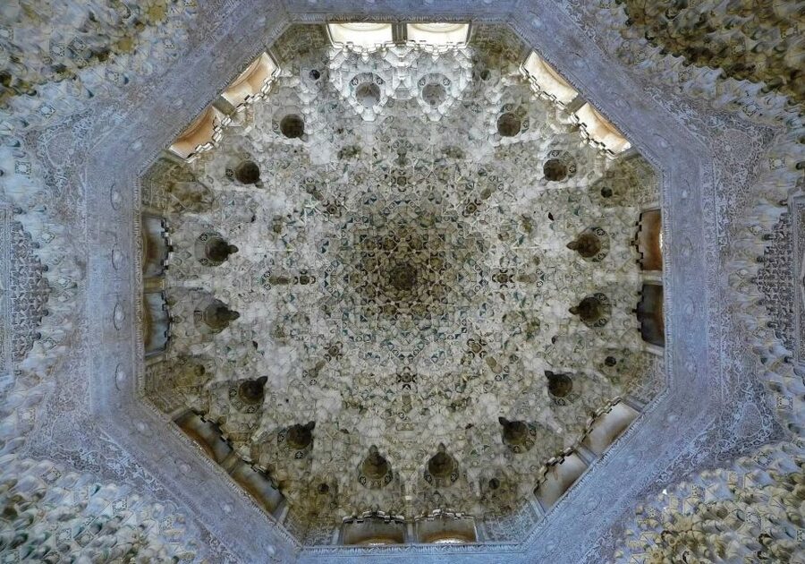 Granada: Fast-Track Alhambra & Nasrid Palaces Guided Tour - What The Guides Do Best
