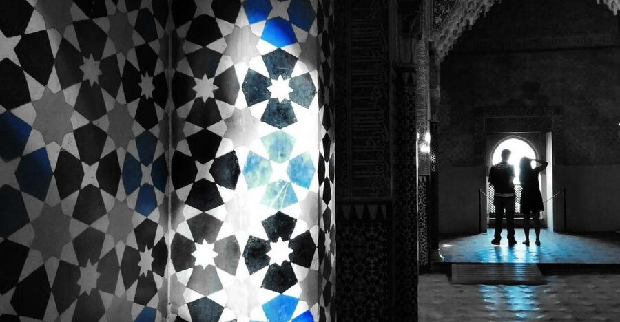 Granada: Fast-Track Alhambra & Nasrid Palaces Guided Tour - Why A Guide Helps At The Alhambra