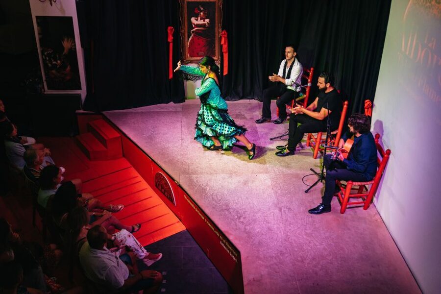 Granada: Flamenco Show in La Alboreá - Guitar, singing, and footwork in one compact hour