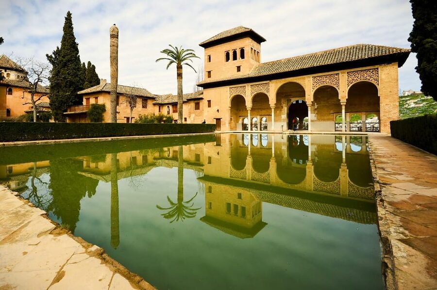 Granada: Full Alhambra Premium Guided Tour with Tickets - The Generalife and its gardens