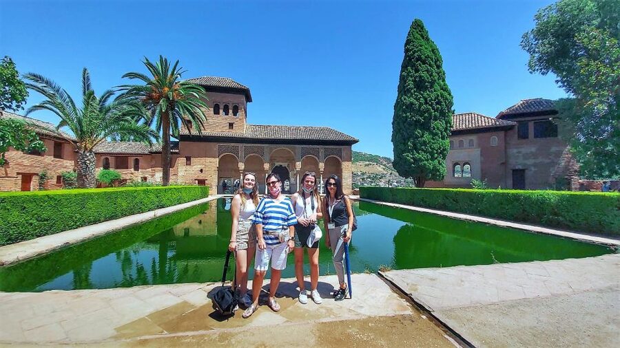 Granada: Full Alhambra Premium Guided Tour with Tickets - Guide quality and the small-group advantage