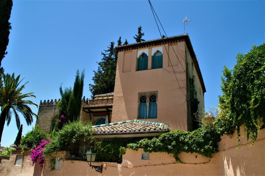 Granada: Gardens of Carmenes Guided Tour - How this compares with visiting the Alhambra