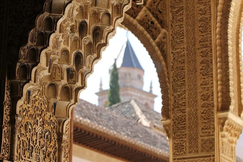 Granada: Gardens of the Alhambra and Generalife Regular Tour - Why the gardens are the right place to begin