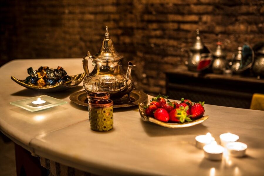 Granada: Hammam Experience with Massage at Baños de Elvira - Tea, fruit, and chocolates make the pause feel complete