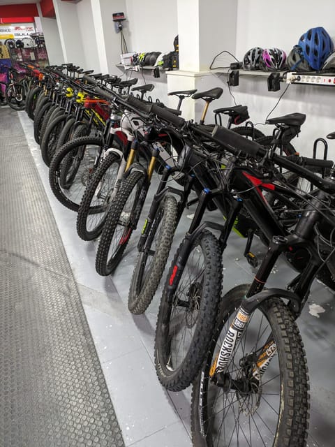 Granada Highlights by E-Bike: Albaicín & Sacromonte - Starting near C. Agustina de Aragón