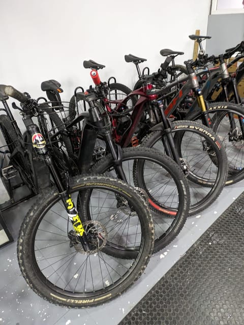 Granada Highlights by E-Bike: Albaicín & Sacromonte - Paseo de los Tristes: a gentle introduction