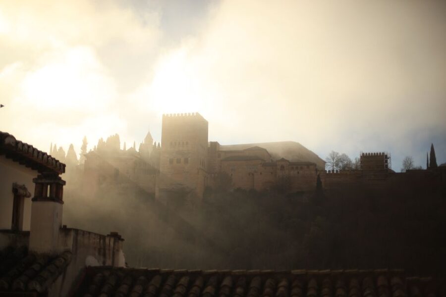 Granada: Highlights & Viewpoints eBike Tour with Tapas Break - Albaicín, white Carmen houses, and winding lanes