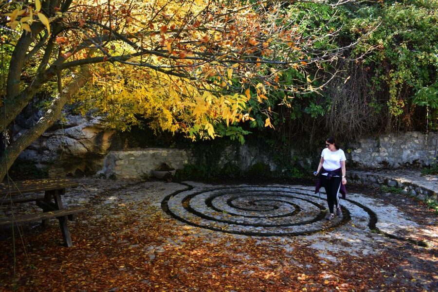 Granada: Hiking along the Gollizno route - A quiet pause at La Corcuela fountain