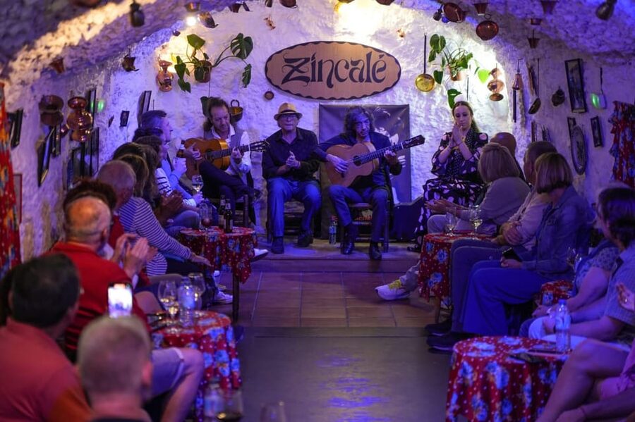Granada: Live Flamenco Show - Arriving at Cueva Zincalé on Camino del Sacromonte