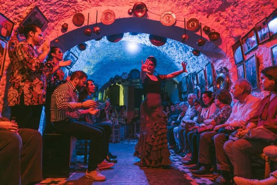 Granada: Los Amayas Cave Traditional Flamenco Show - One hour of singing, guitar, and footwork