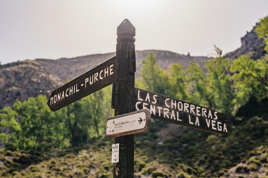 Granada: Los Cahorros de Monachil Canyon Hiking Tour - What to wear and carry