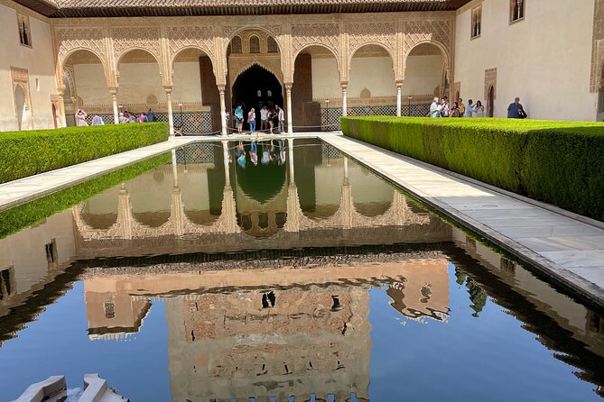 Granada : Private Alhambra Tour + Nazaries Palaces (VIP) - Why this private Alhambra visit can be worth the price