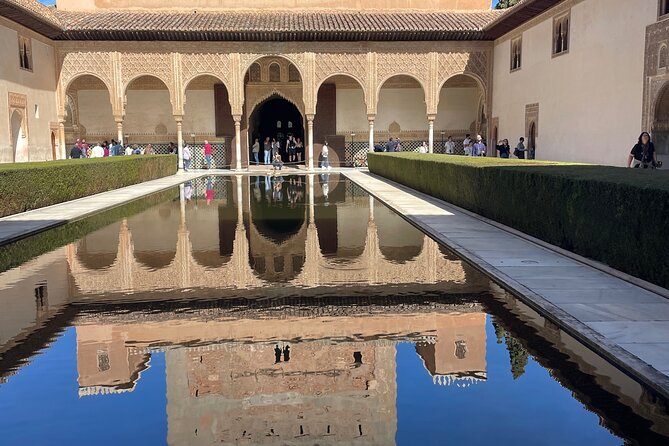 Granada : Private Alhambra Tour + Nazaries Palaces (VIP) - Alcazaba: thirty minutes among the oldest defenses