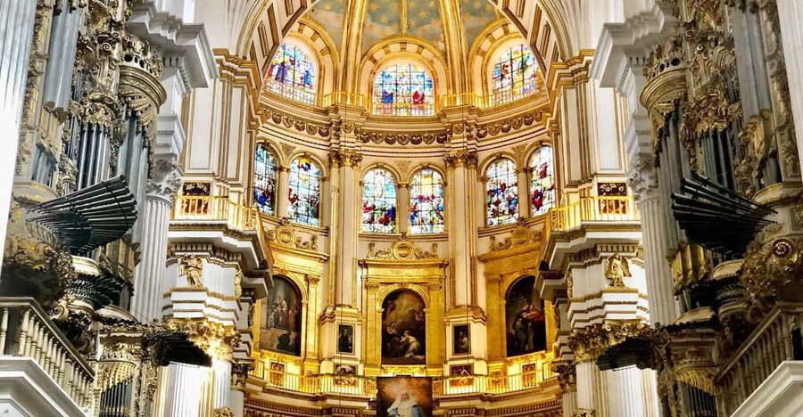 Granada: Private Cathedral and Royal Chapel Tour - Meeting your guide in central Granada