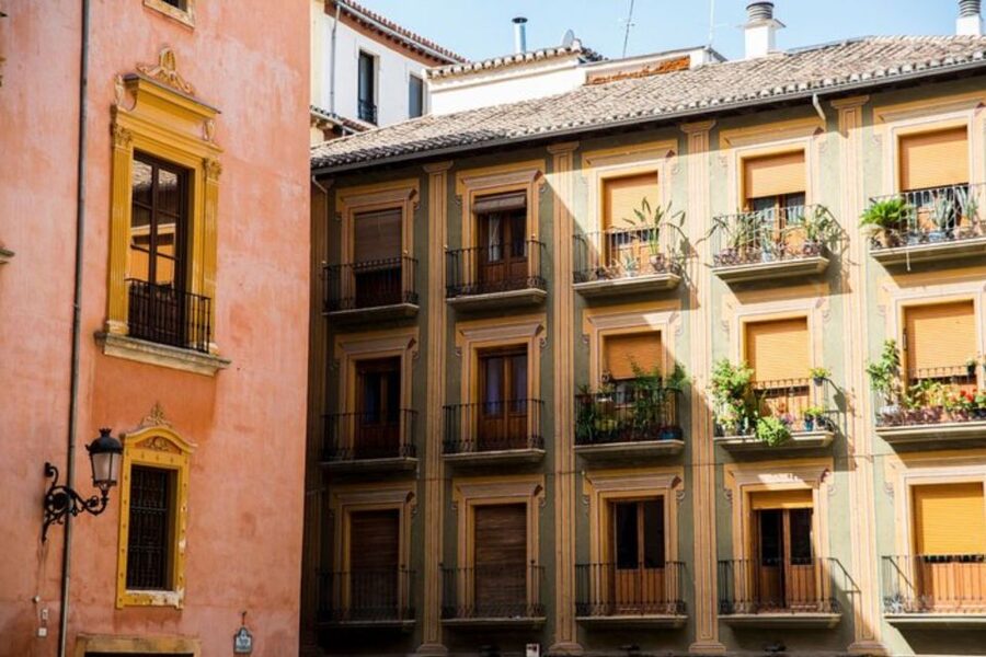 Granada: Private custom tour with a local guide - Sacromonte and its hillside cave quarter