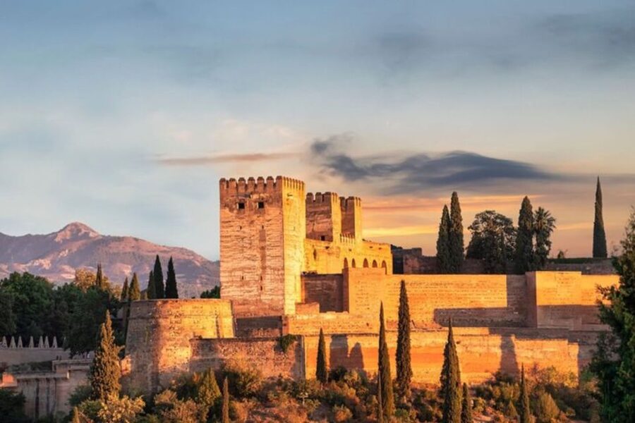 Granada: Private custom tour with a local guide - Starting in the Albaicín’s maze of lanes
