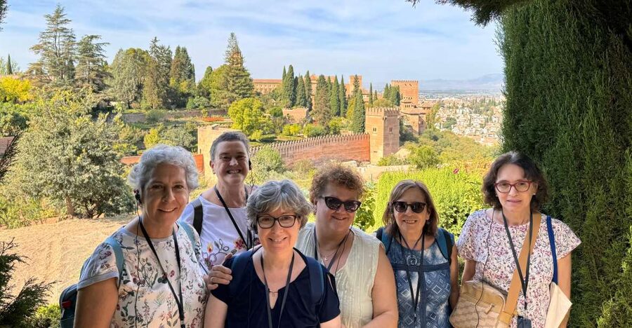 Granada: Private Full Alhambra Tour with Nasrid Palaces - Generalife Gardens: water, shade, and royal food