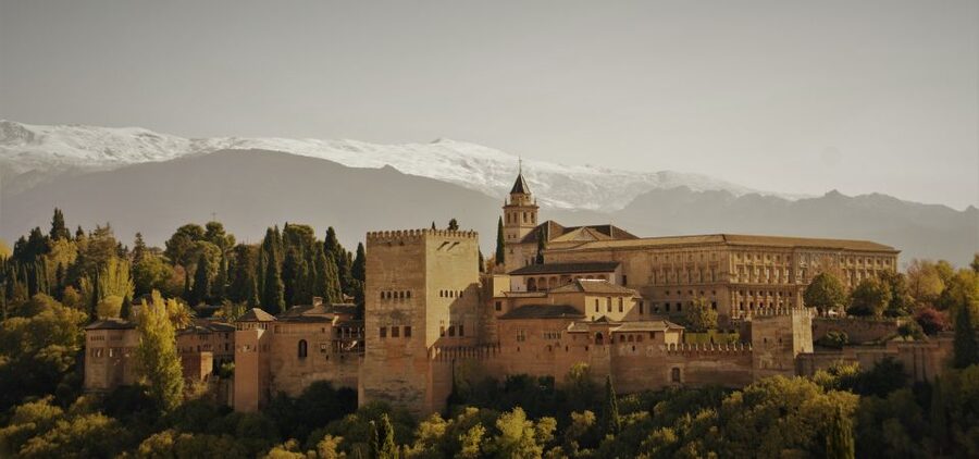 Granada: Private Tour of Albaicín, Sacromonte and Viewpoints - Entering Sacromonte and its cave houses