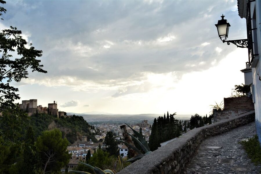 Granada: Private Tour of Albaicín, Sacromonte and Viewpoints - Following the Paseo de los Tristes