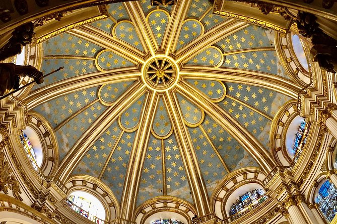 Granada Private Tour: The Cathedral and the Royal Chapel - Plaza Isabel la Católica and Columbus’s royal audience