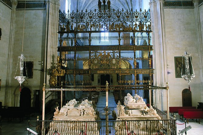 Granada Private Walking Tour with Cathedral & Royal Chapel - Sacromonte’s cave homes and flamenco roots