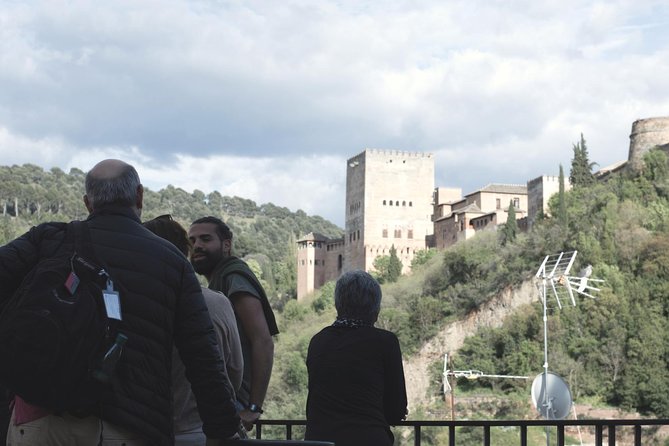 Granada's Hidden Treasures: Albayzin and Sacromonte Walking Tour - What the guides add to the walk