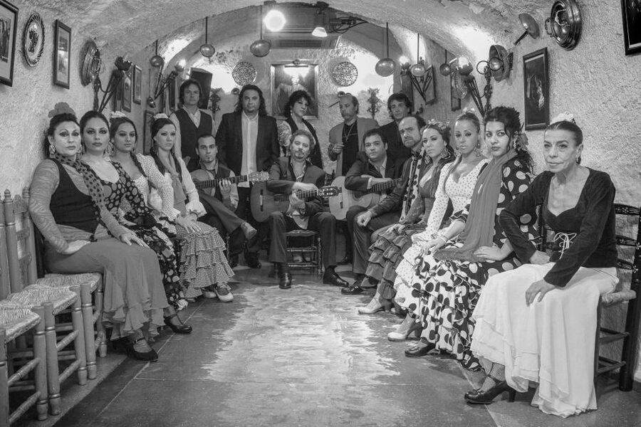 Granada: Sacromonte Caves Flamenco Show with Dinner - How the Cave Changes the Mood