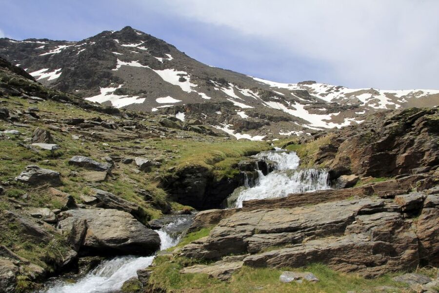 Granada: Sierra Nevada Guided Day Trip - Snow, streams, and mountain scenery