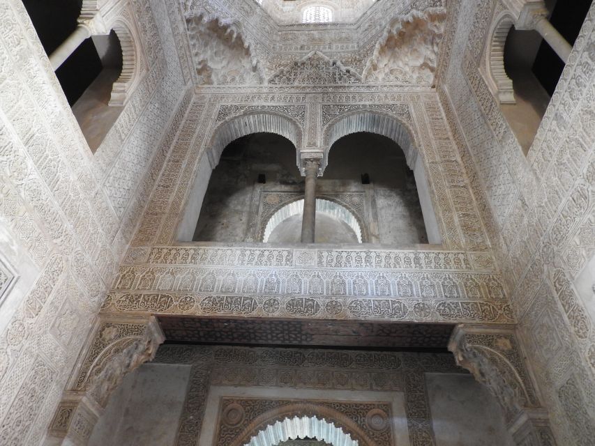 Granada: Sunset Legends of the Alhambra Guided Tour - Finishing at Paseo de los Tristes