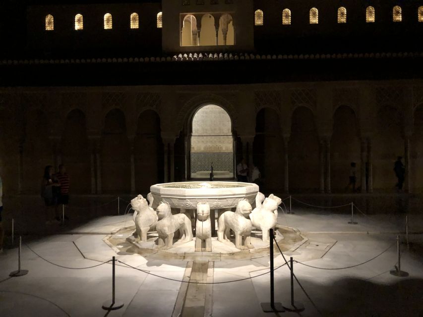 Granada: The Alhambra and Nasrid Palaces Guided Night Tour - Meeting your guide at the Access Pavilion