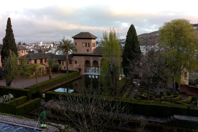 Granada, Visit Alhambra with Nasrid palaces, gardens and Alcazaba - Palacio El Partal and its mirror-like pond
