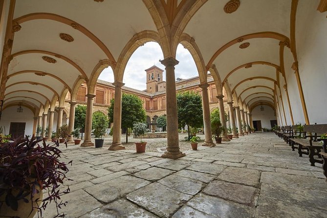 Granada Walking Tour: Albaicin and Sacromonte Quarters - Plaza de Isabel la Católica and Granada’s Royal Story