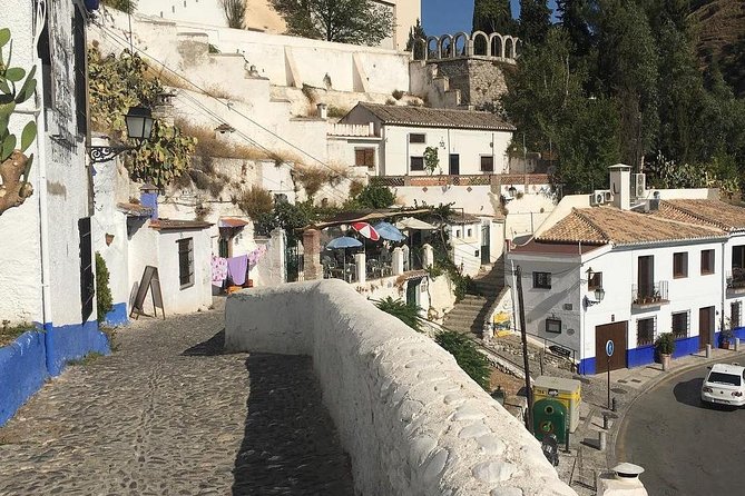 Granada Walking Tour: Albaicin and Sacromonte Quarters - Sacromonte’s Cave Homes and Gypsy Traditions