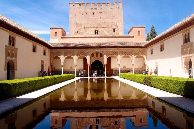 Guided Tour Alhambra, Generalife and Alcazaba without Nasrid Palaces - Climbing through the Alcazaba